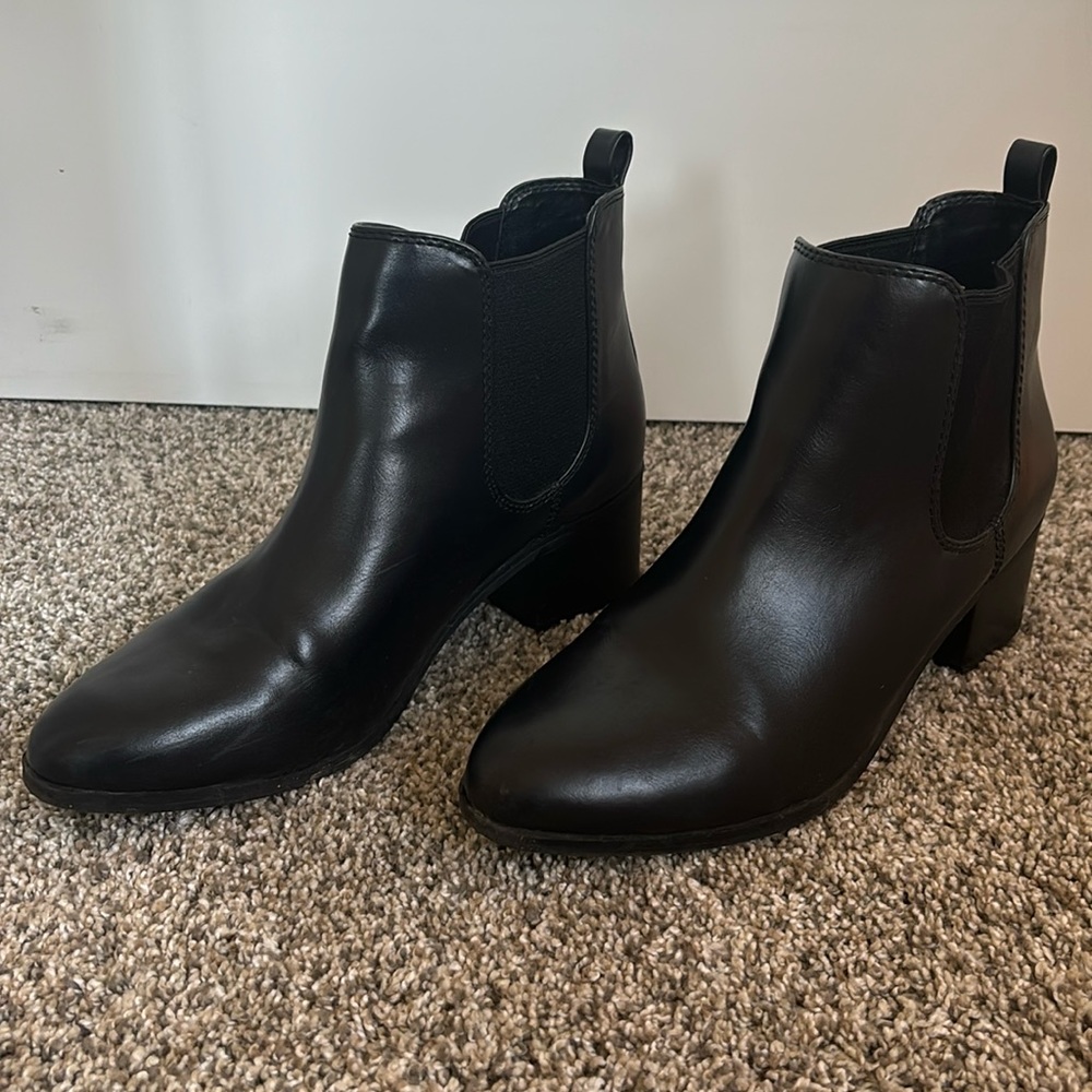 Short black booties size 10 women’s non-branded.